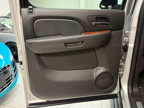 Used 2012 Chevrolet Avalanche LTZ image 17