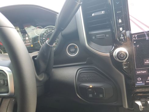 New 2026 RAM 2500 Big Horn AWD/4WD image 18