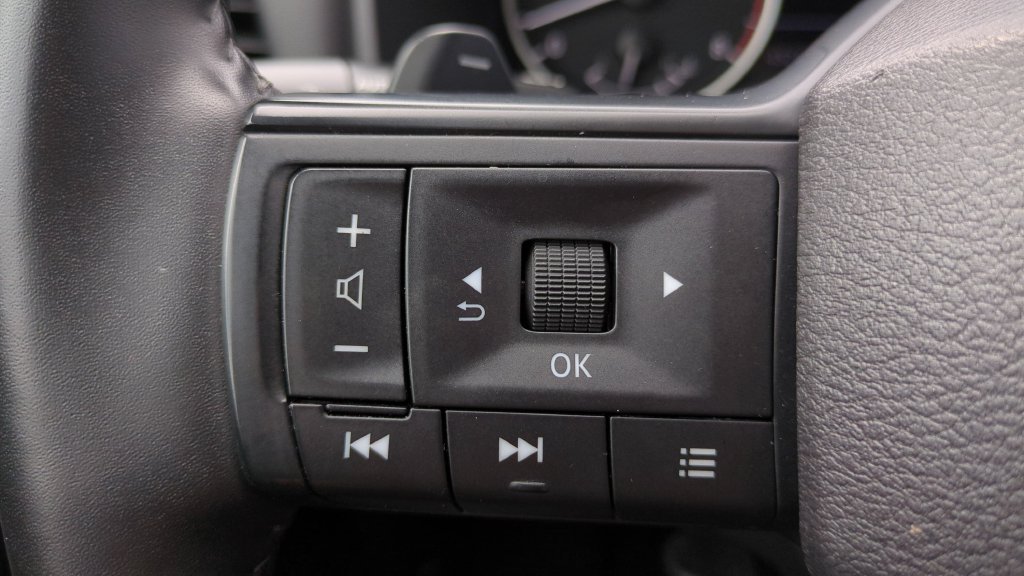Used 2025 Nissan Rogue SV FWD image 22