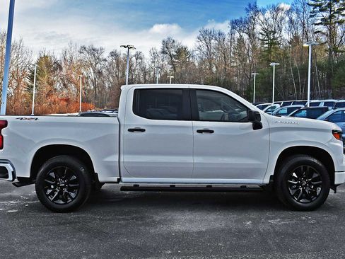 Used 2025 Chevrolet Silverado 1500 Custom image 6