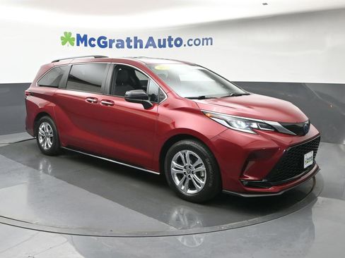 Used 2023 Toyota Sienna XSE AWD/4WD image 2