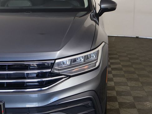 Used 2024 Volkswagen Tiguan SE w/ Panoramic Sunroof Package AWD/4WD image 14