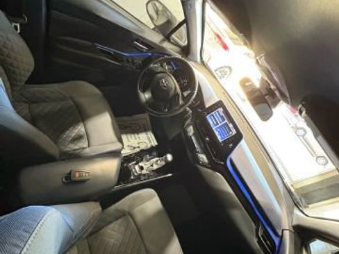 Used 2022 Toyota C-HR XLE image 25