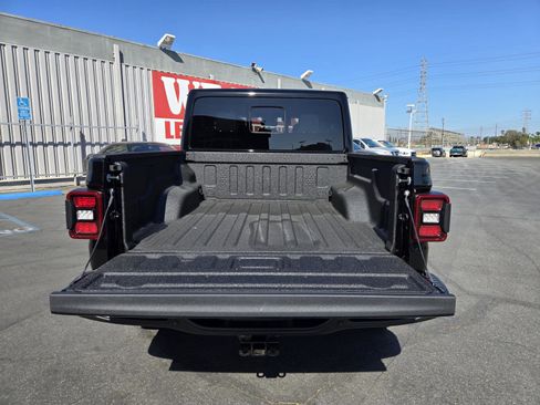 New 2025 Jeep Gladiator Rubicon image 31