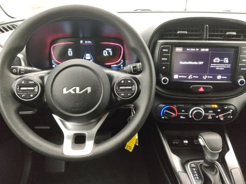 Used 2023 Kia Soul LX w/ LX Technology Package image 22