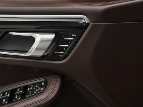 Certified 2019 Porsche Macan AWD/4WD image 24
