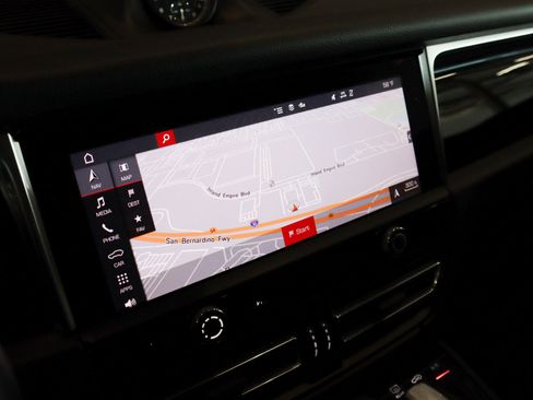 Certified 2024 Porsche Macan image 19