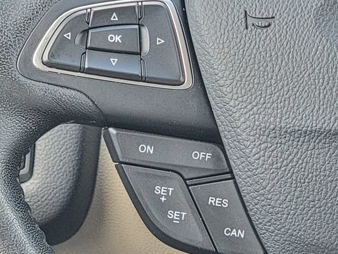 Certified 2017 Ford Escape Titanium FWD image 33