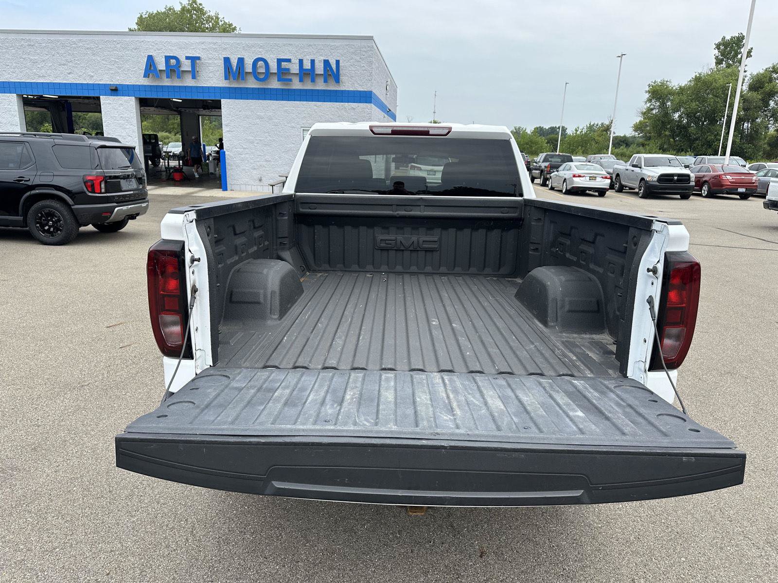 Used 2019 GMC Sierra 1500 4x4 Crew Cab w/ Convenience Package image 3