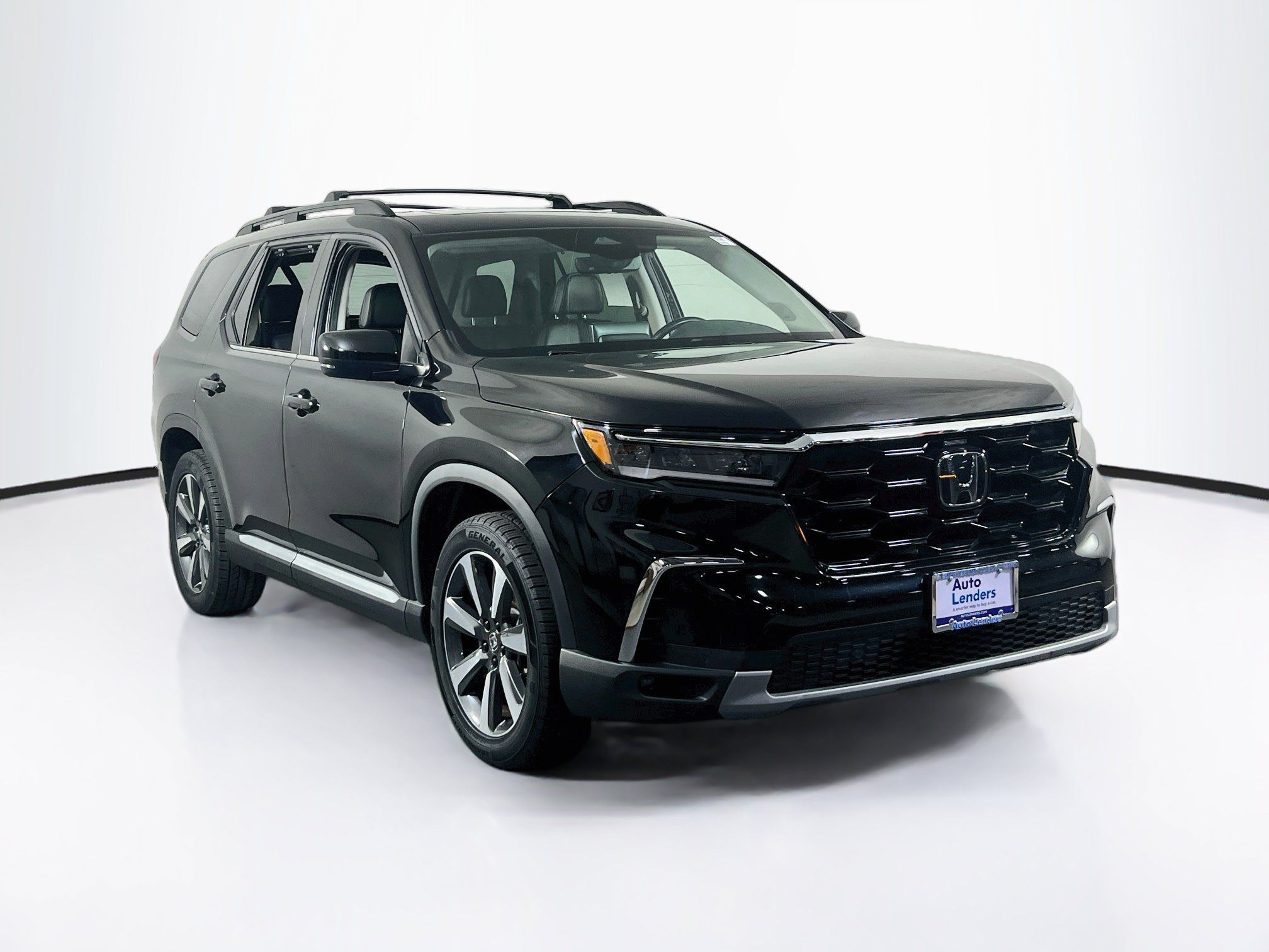 Used 2023 Honda Pilot Touring image 3