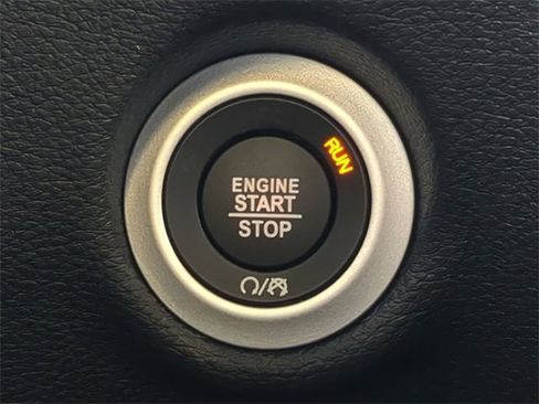 New 2026 Chrysler Pacifica Limited w/ Uconnect Theater Family Group image 40