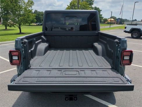 New 2025 Jeep Gladiator Sport image 13