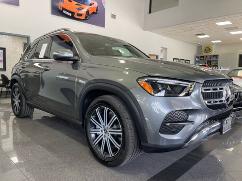 Used 2025 Mercedes-Benz GLE 450e 4MATIC w/ Winter Package image 7