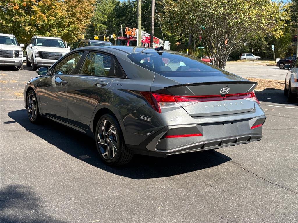 Certified 2025 Hyundai Elantra Sport FWD image 4