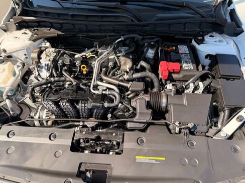 Used 2025 Nissan Altima 2.5 SV FWD image 25