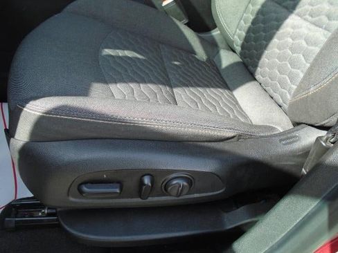 Used 2019 Chevrolet Equinox LT image 15