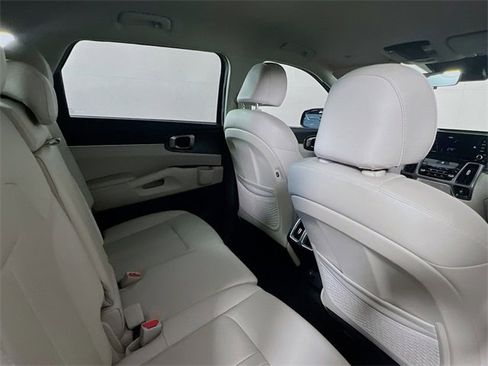 Used 2023 Kia Sorento S image 10