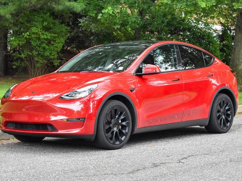 Used 2022 Tesla Model Y Long Range image 2