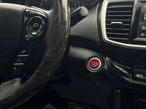 Used 2017 Honda Accord Touring image 31