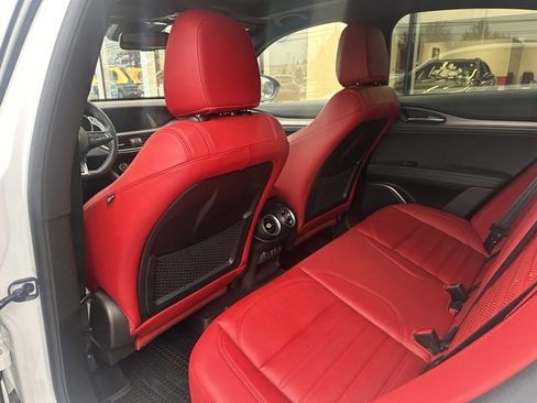 Used 2022 Alfa Romeo Stelvio Veloce image 7