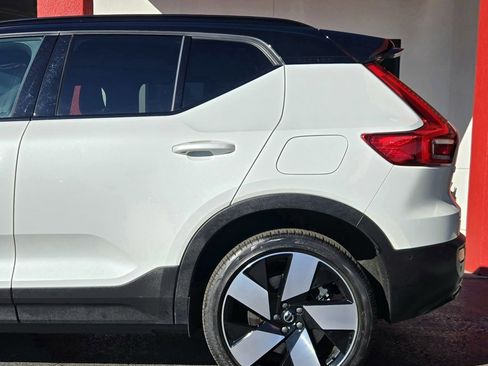 Used 2023 Volvo XC40 Recharge Ultimate image 6