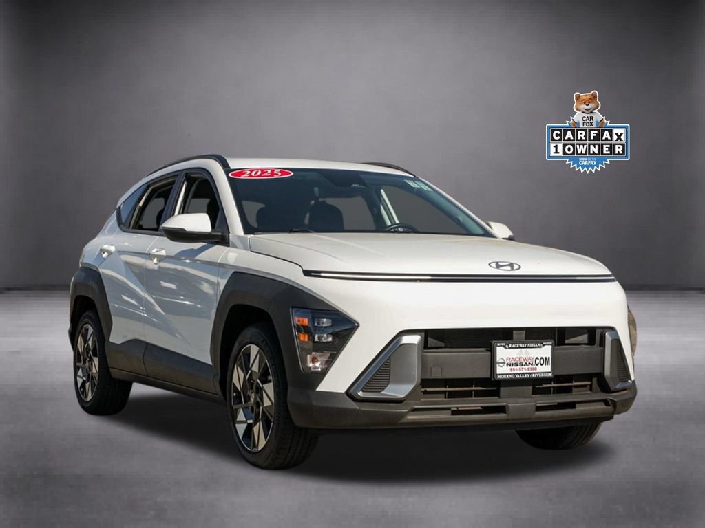 Used 2025 Hyundai Kona SEL FWD image 2