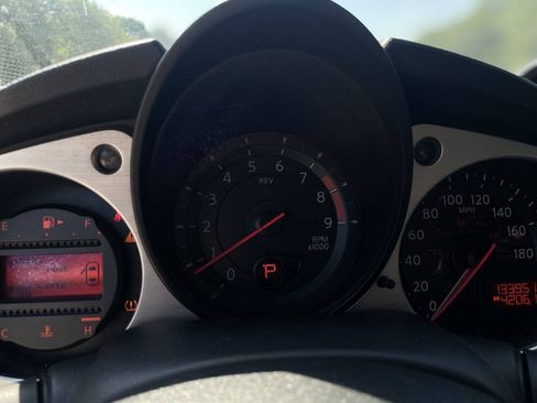 Used 2013 Nissan 370Z Coupe RWD image 12