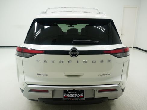 Used 2023 Nissan Pathfinder Platinum w/ Lighting Package (N93) FWD image 5