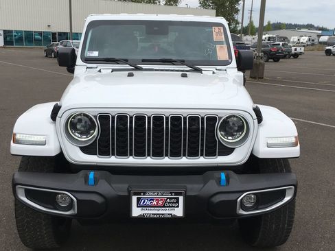 Used 2024 Jeep Wrangler Unlimited Sahara AWD/4WD image 9