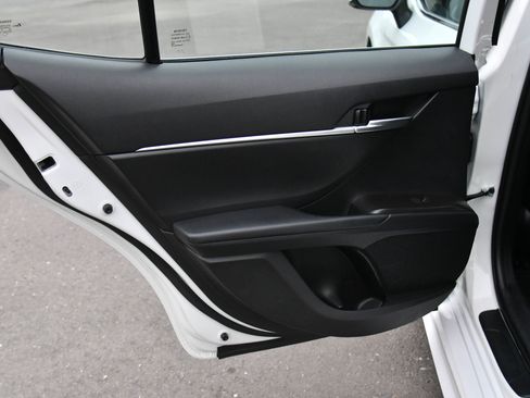 Used 2024 Toyota Camry SE image 32