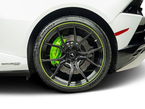 Used 2020 Lamborghini Huracan EVO RWD image 29