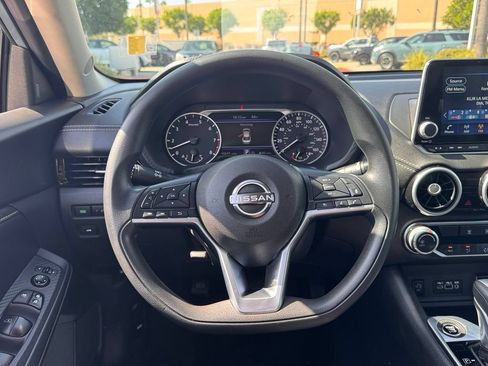 Used 2025 Nissan Sentra SV FWD image 14