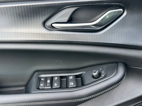 New 2025 Jeep Grand Cherokee Altitude image 9