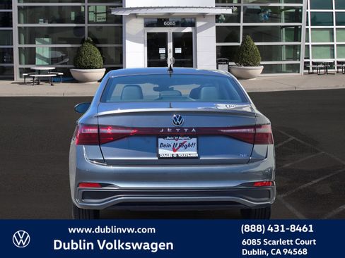 Certified 2025 Volkswagen Jetta SE FWD image 5