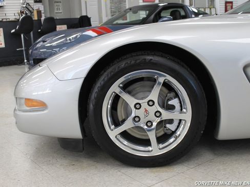 Used 2004 Chevrolet Corvette w/ Preferred Equipment Group image 24