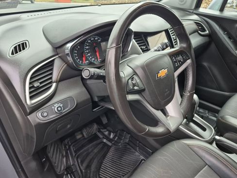 Used 2019 Chevrolet Trax LT w/ LT Convenience Package image 21