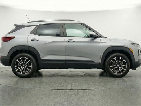 Used 2025 Chevrolet TrailBlazer LT FWD image 11