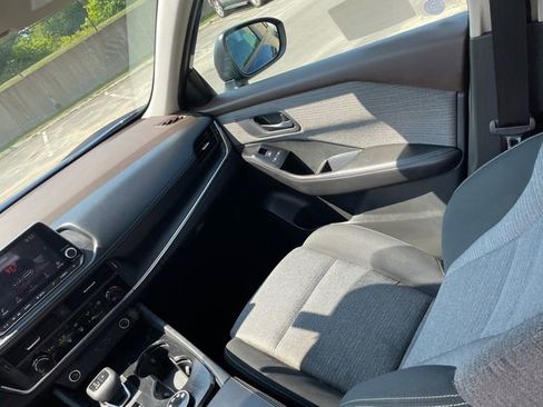 Used 2022 Nissan Rogue S image 21