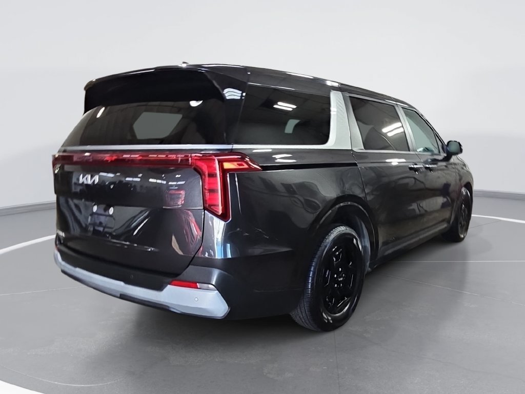 Used 2025 Kia Carnival FWD image 3