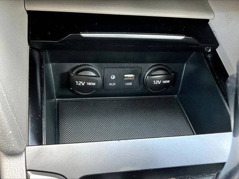 Used 2017 Hyundai Elantra SE image 14