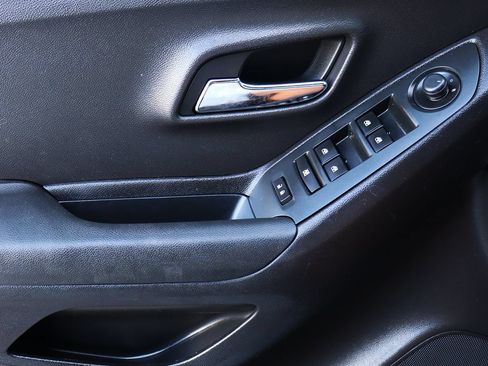 Used 2016 Chevrolet Trax LS w/ LPO, Cargo Package FWD image 38