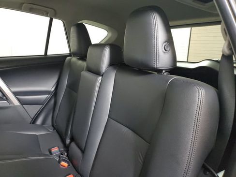 Used 2018 Toyota RAV4 XLE AWD/4WD image 10