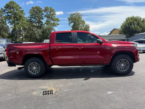 Used 2024 Chevrolet Colorado LT w/ LT Convenience Package II AWD/4WD image 5