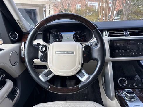 Used 2019 Land Rover Range Rover HSE image 18