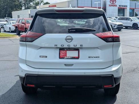 Used 2024 Nissan Rogue SV AWD/4WD image 10