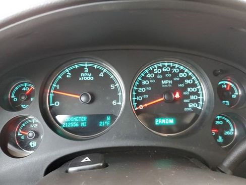 Used 2014 Chevrolet Suburban LT image 11