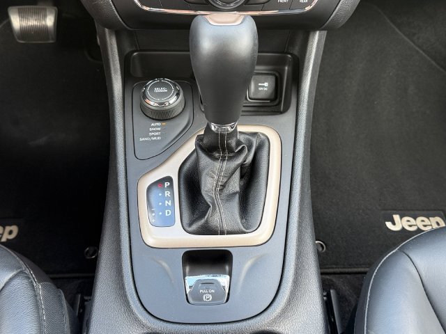 Used 2017 Jeep Cherokee Limited AWD/4WD image 24