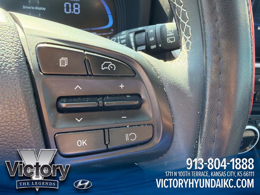 Used 2025 Hyundai Venue Limited FWD image 13