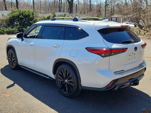 Used 2023 Toyota Highlander Limited AWD/4WD image 4