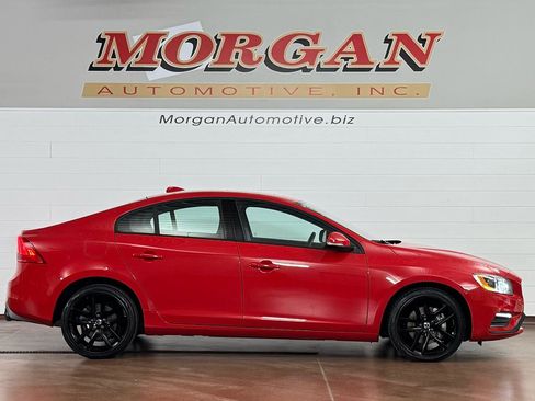 Used 2018 Volvo S60 T5 Dynamic image 2
